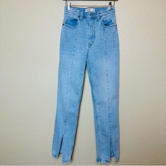 ABERCROMBIE & FITCH The 90's Straight Ultra High Rise Split Hem Curve Love Jeans - Picture 6 of 9